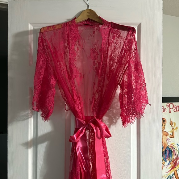 Gorgeous hot pink lace robe! - Picture 1 of 4